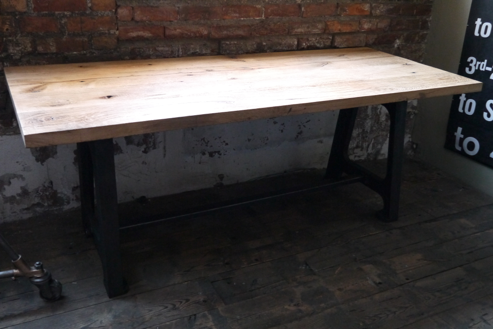 grande table industrielle plateau chene massif pietement fonte – Image 15