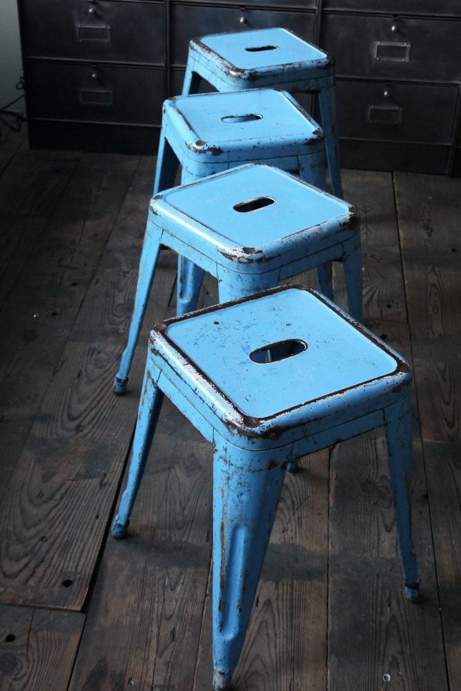 TOLIX ancien tabouret dans son jus bleu – Image 2