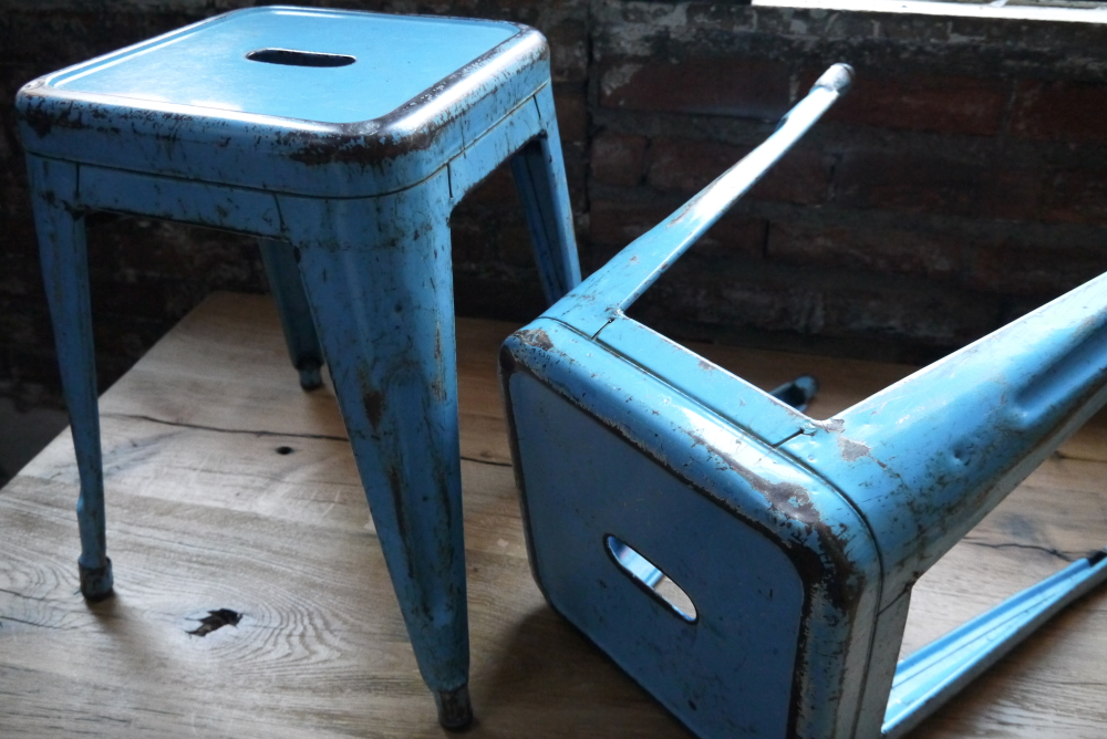 TOLIX ancien tabouret dans son jus bleu – Image 10