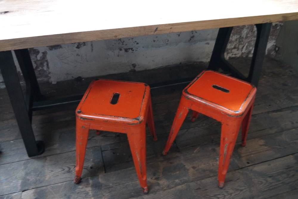 TOLIX ancien tabouret dans son jus orange – Image 6