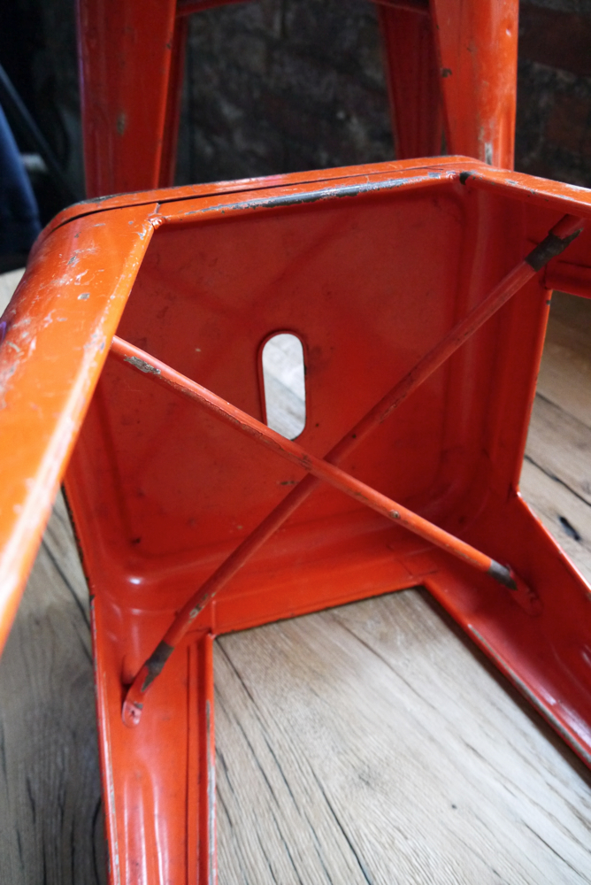 TOLIX ancien tabouret dans son jus orange – Image 5