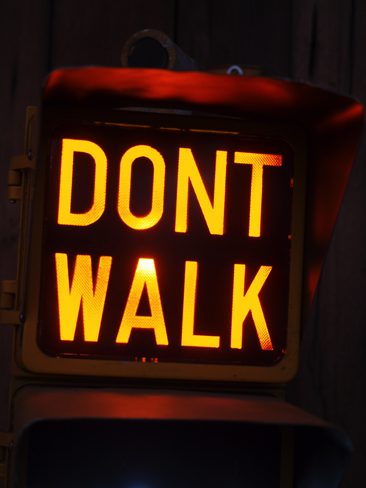 New York feu dont walk americain vintage USA jaune d'origine avec fixations murale – Image 6