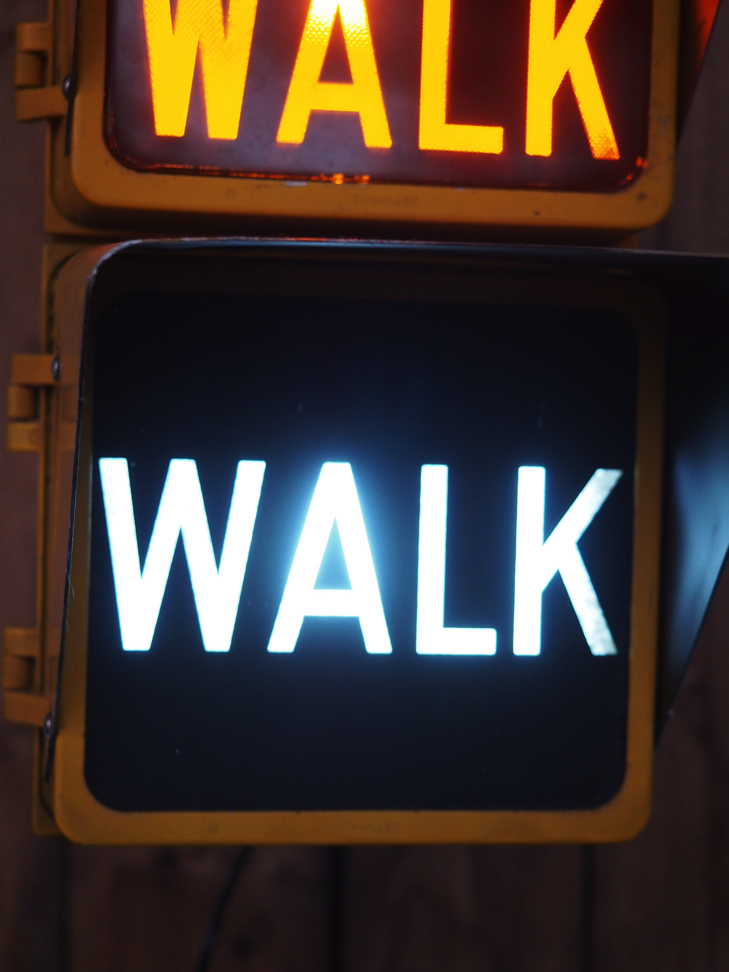 New York feu dont walk americain vintage USA jaune d'origine avec fixations murale – Image 7