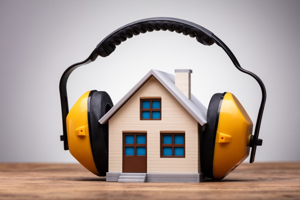 Comment isoler sa maison du bruit ?