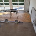 Pose collée à Bâton Rompu de Parquet Chêne Listone Giordano