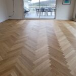 Pose collée à Bâton Rompu de Parquet Chêne Listone Giordano