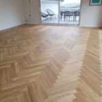 Pose collée à Bâton Rompu de Parquet Chêne Listone Giordano