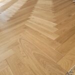 Pose collée à Bâton Rompu de Parquet Chêne Listone Giordano