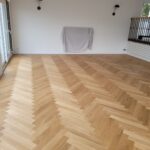 Pose collée à Bâton Rompu de Parquet Chêne Listone Giordano