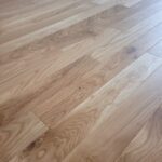 Pose collée de Parquet Chêne Massif Beau Soleil finition Chalet vernis Maillot