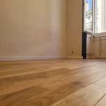 Pose collée de Parquet Chêne Massif Beau Soleil finition Chalet vernis Maillot