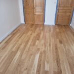 Pose collée de Parquet Chêne Massif Beau Soleil finition Chalet vernis Maillot