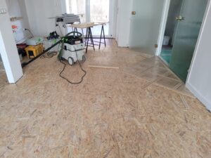 Remplacement d'un Parquet Chêne massif Cabochon suite à un dégât des eaux