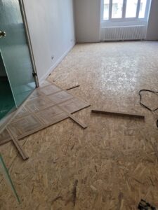 Remplacement d'un Parquet Chêne massif Cabochon suite à un dégât des eaux