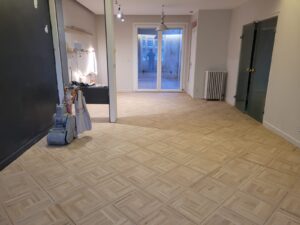 Remplacement d'un Parquet Chêne massif Cabochon suite à un dégât des eaux
