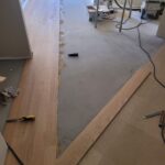 Ponçage vitrification de parquet et pose collée de parquet Listone Giordano Biancospino NaturPlus2 pour la cuisine