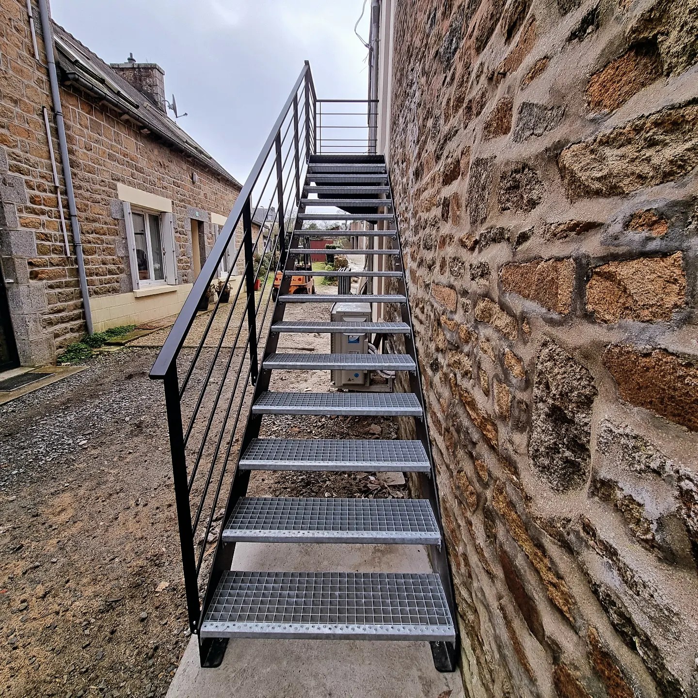 escalier extérieur en acier thermo-laqué2