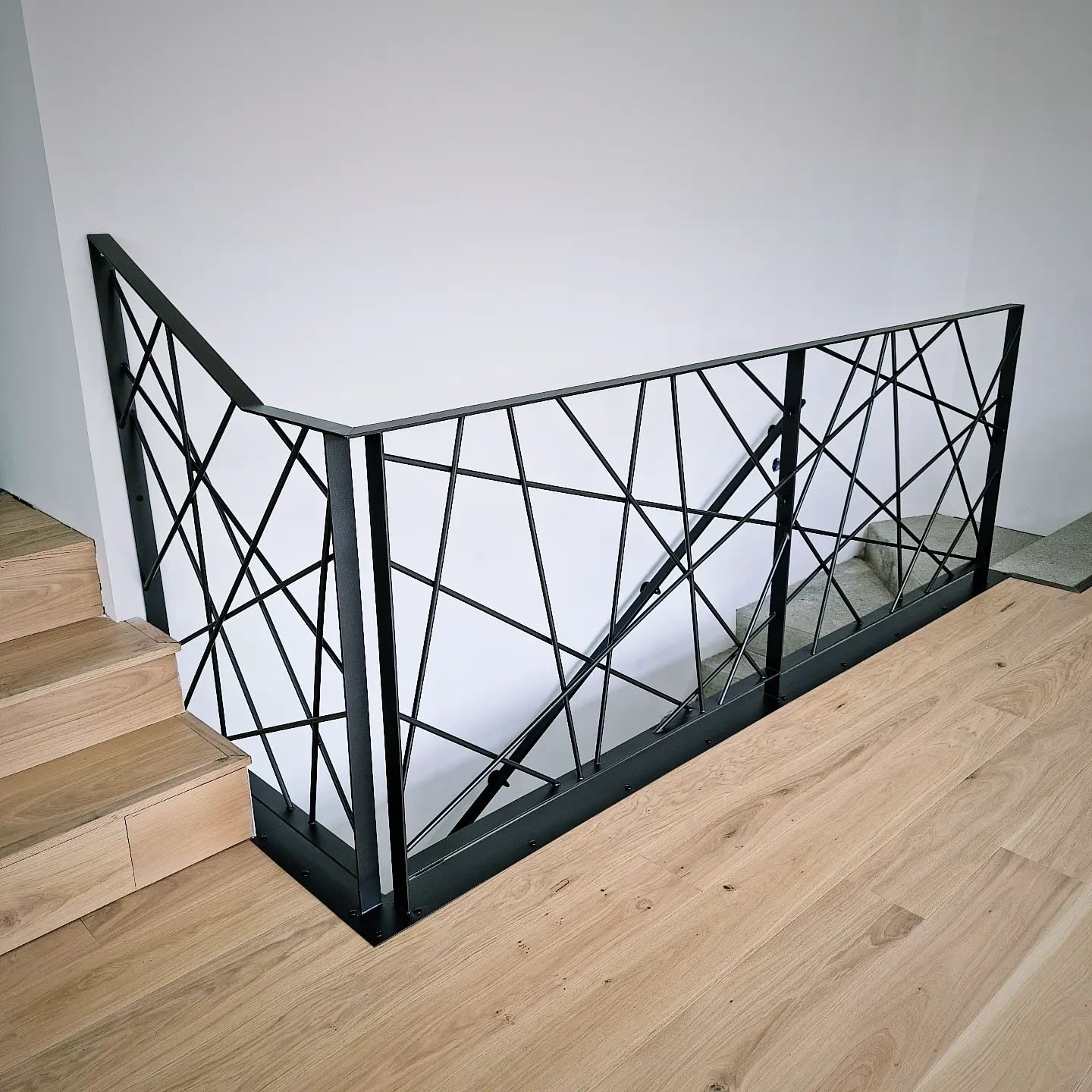 garde-corps en acier moderne et élégant0