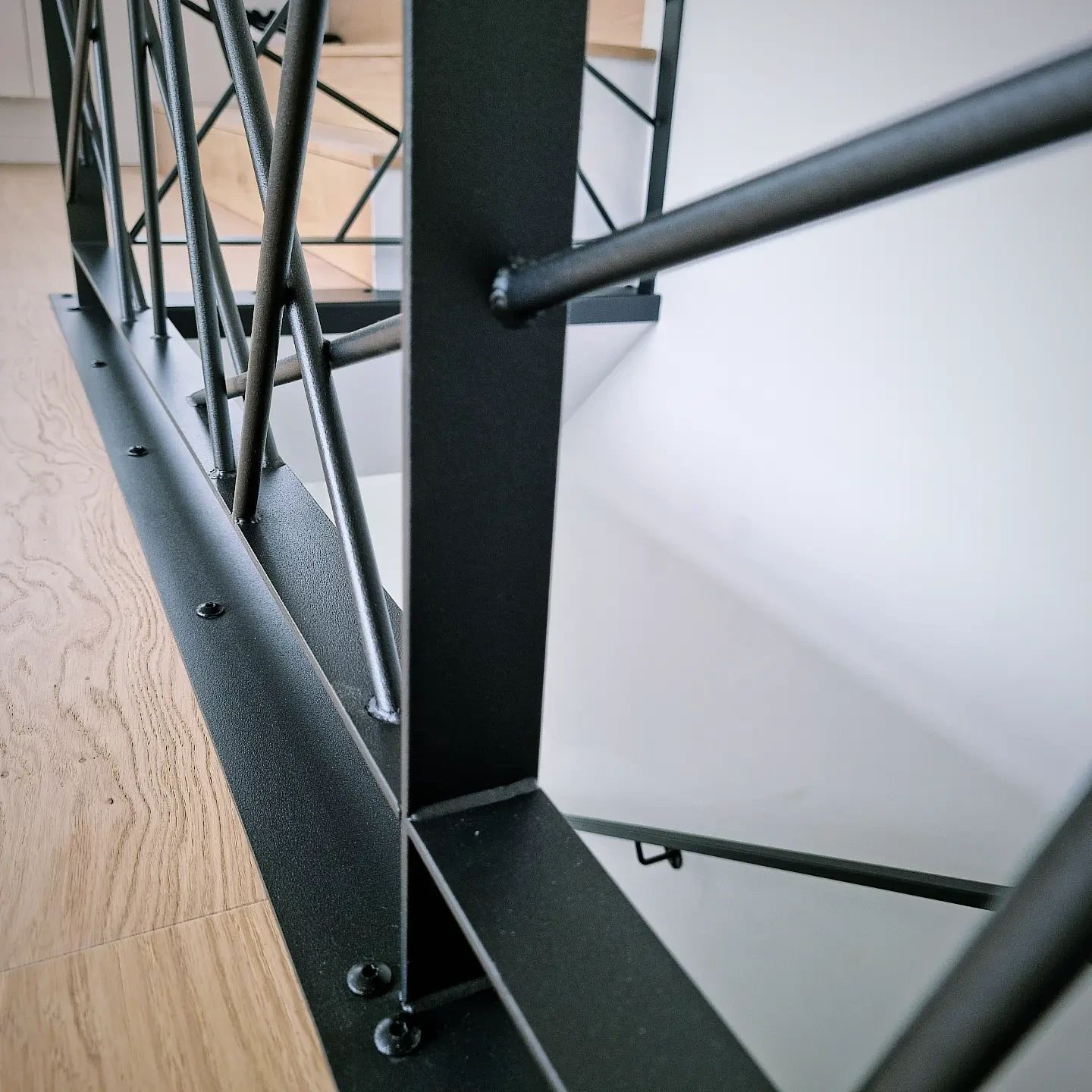 garde-corps en acier moderne et élégant3