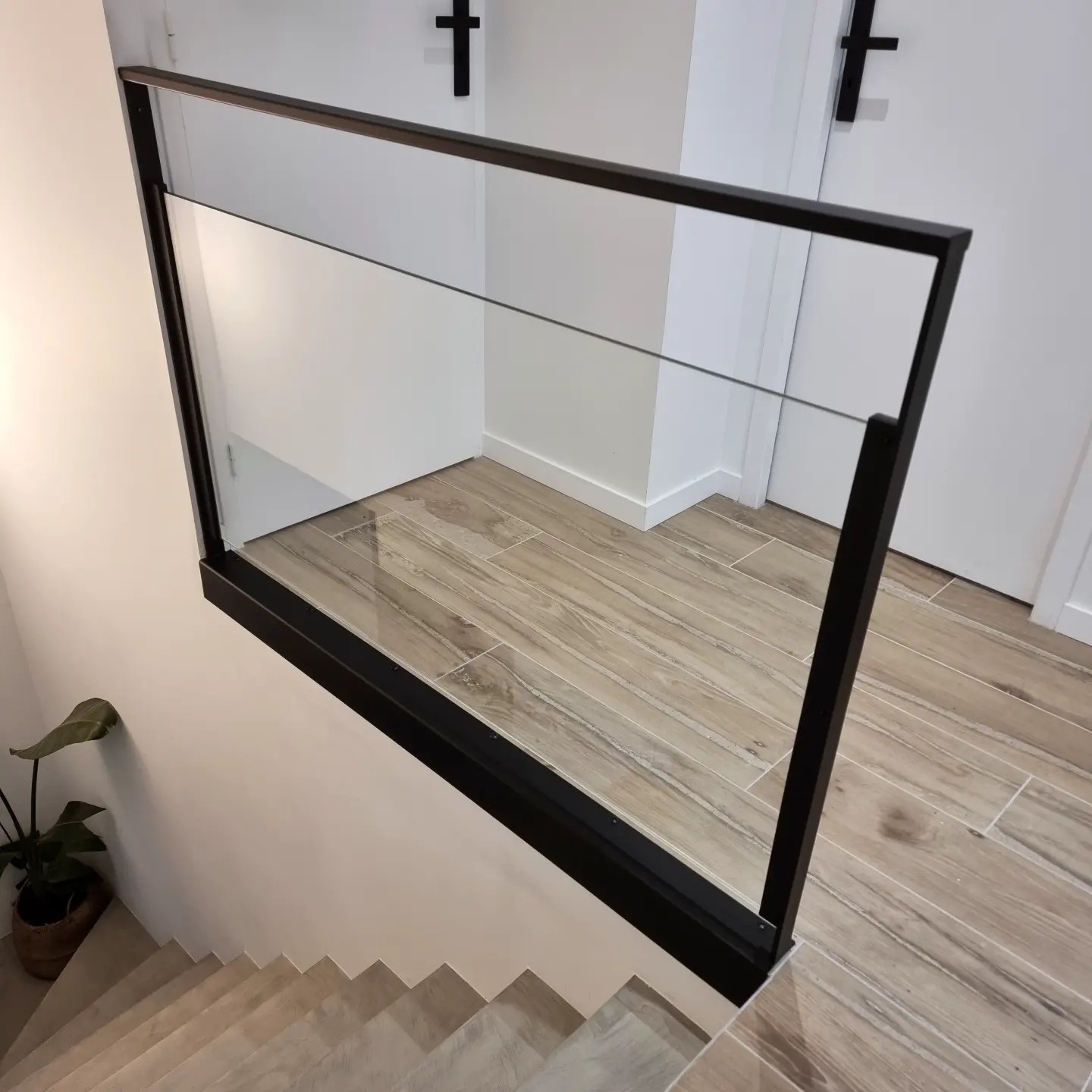 garde-corps intérieur, l'acier et le verre