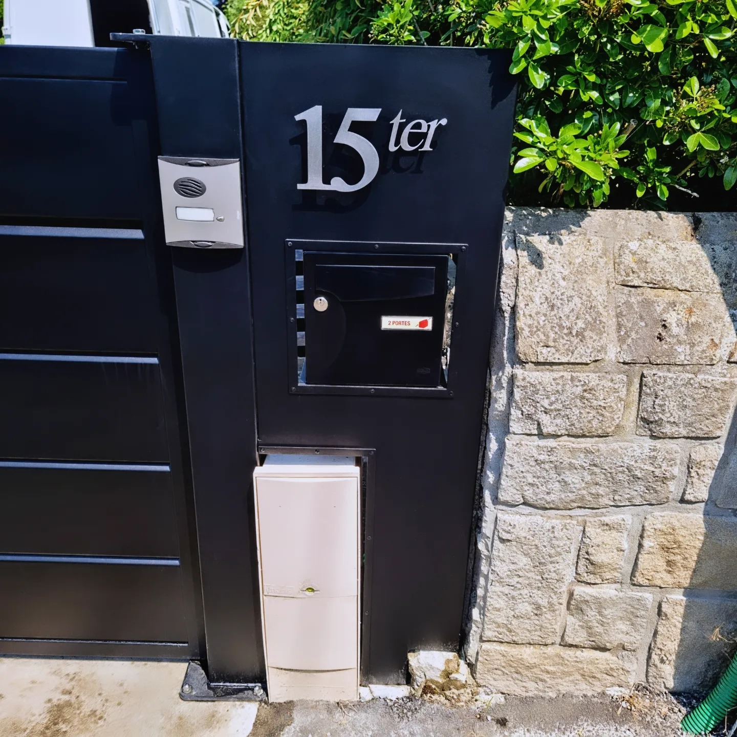 portillon modernes et élégants, le tout motorisé