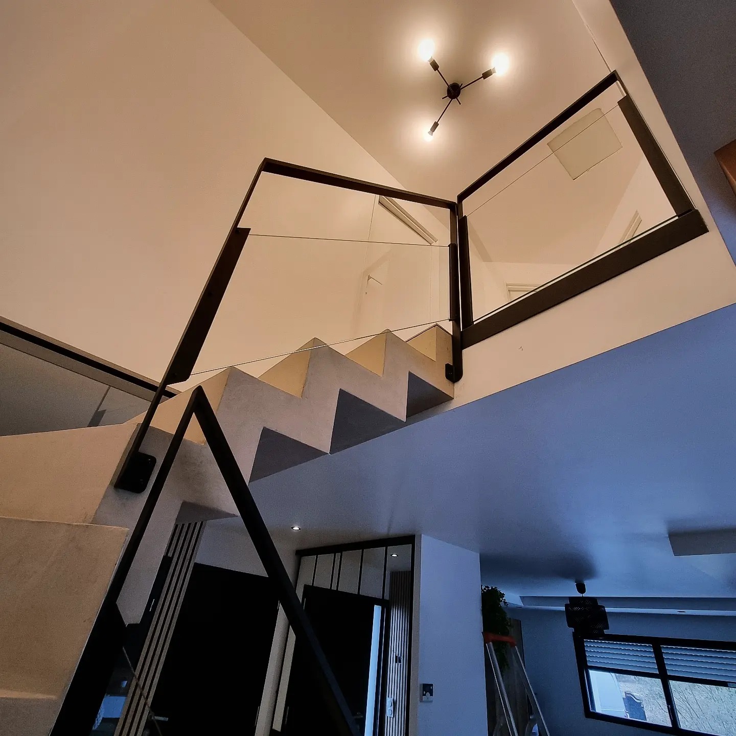 rambardes d'escalier en acier vitré0