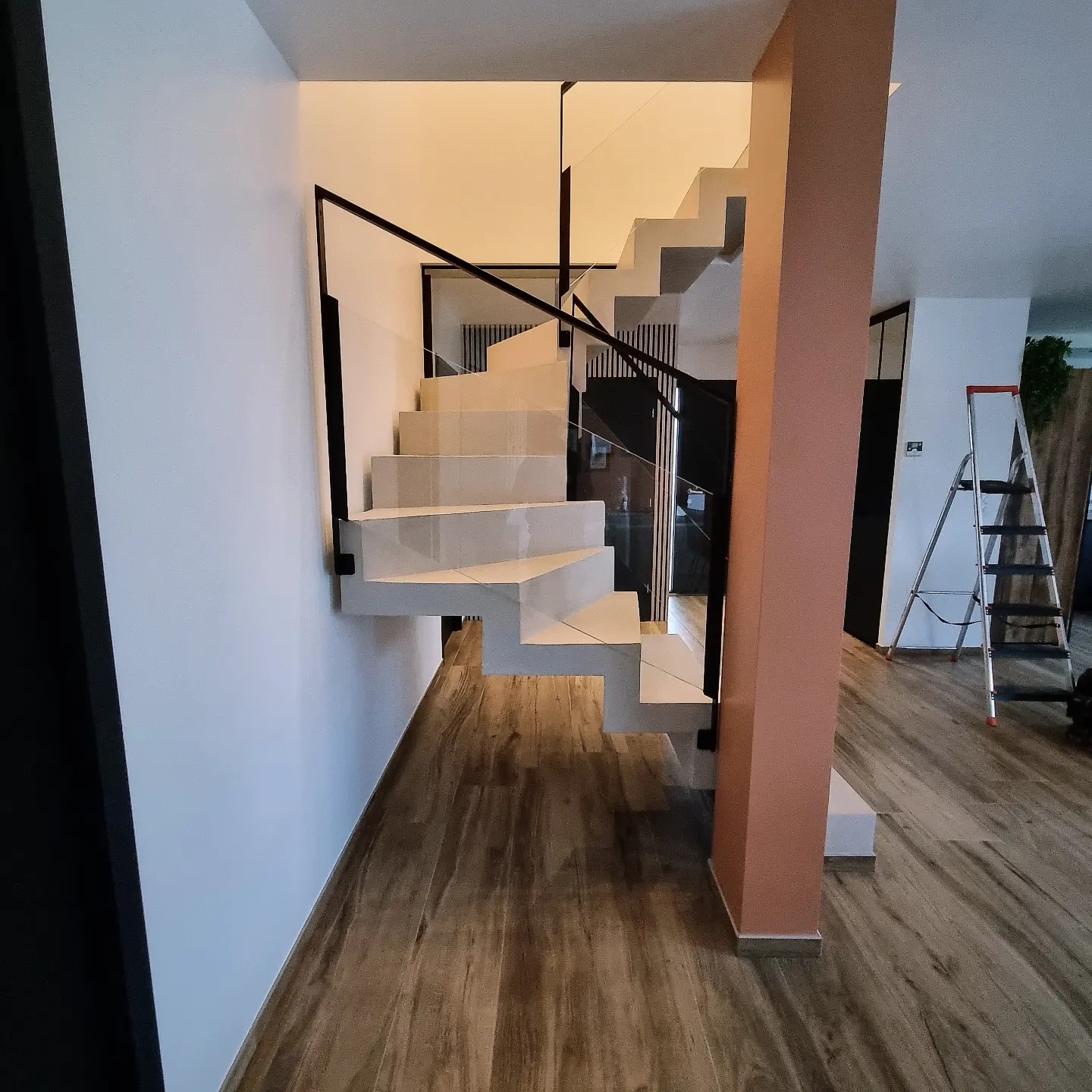 rambardes d'escalier en acier vitré1