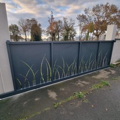 Portail-coulissant-habillages-avc-feuilles-daluminium1