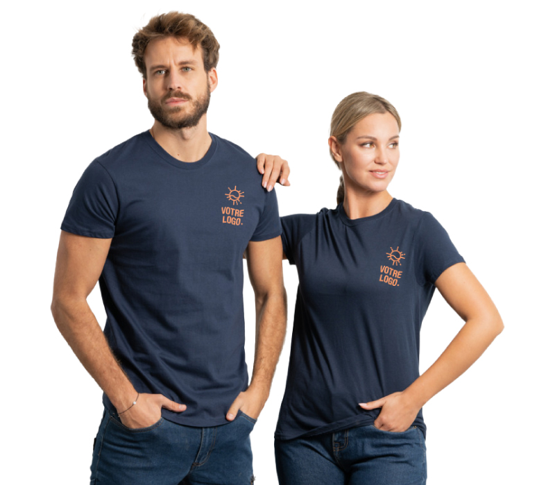 T-shirt avec une coupe basique et unisexe personnalisable, logo imprimé par DTF