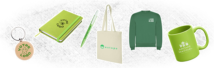 6 goodies verts : porte-clés, carnet, stylo, tote bag, pull et tasse sur fond blanc